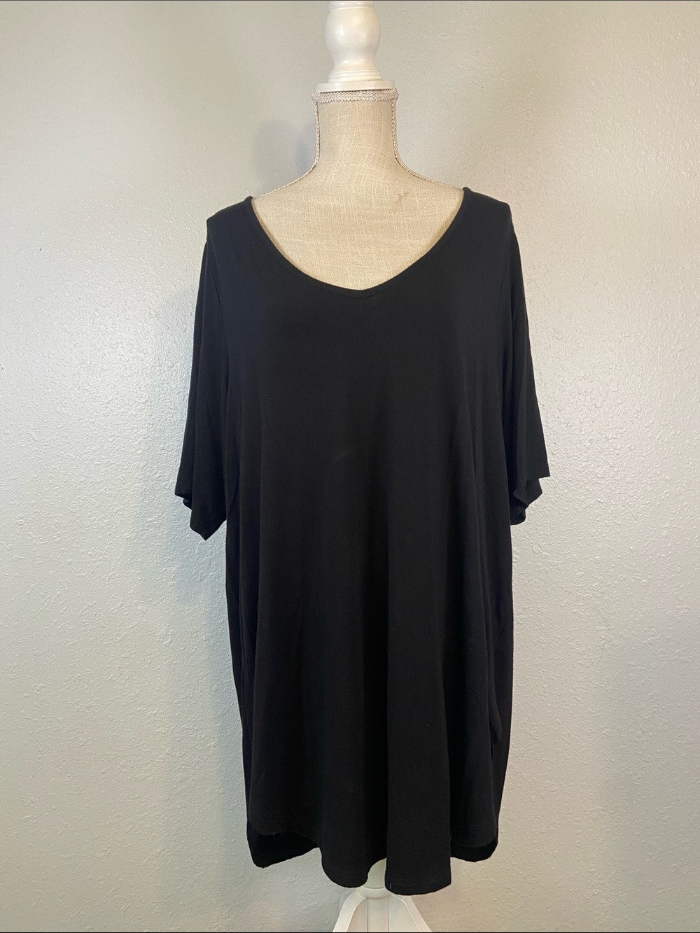 Torrid Black Super Soft Knits Short Sleeve V-Neck Lightweight Blouse Size 3